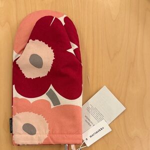 Marimekko Floral Red and Pink ieni Unikko Oven Mitten nwt new